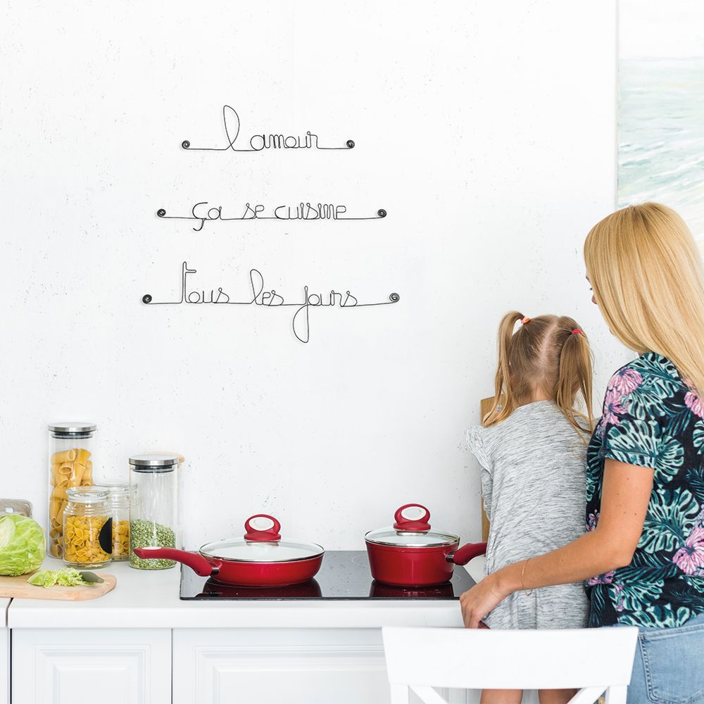 Citation en fil de fer " L'amour ça se cuisine tous les jours " - à punaiser - Bijoux de mur