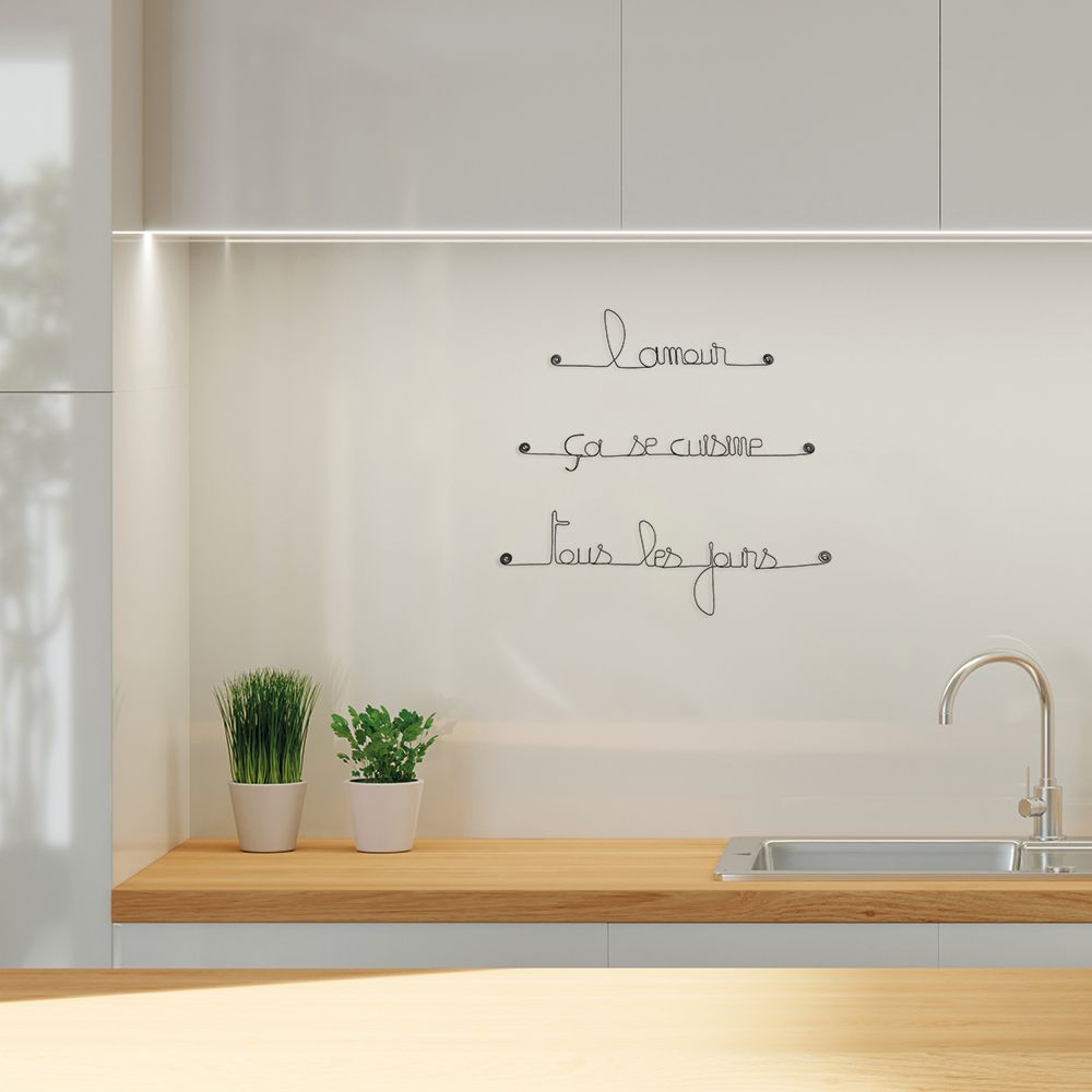 Citation en fil de fer " L'amour ça se cuisine tous les jours " - à punaiser - Bijoux de mur
