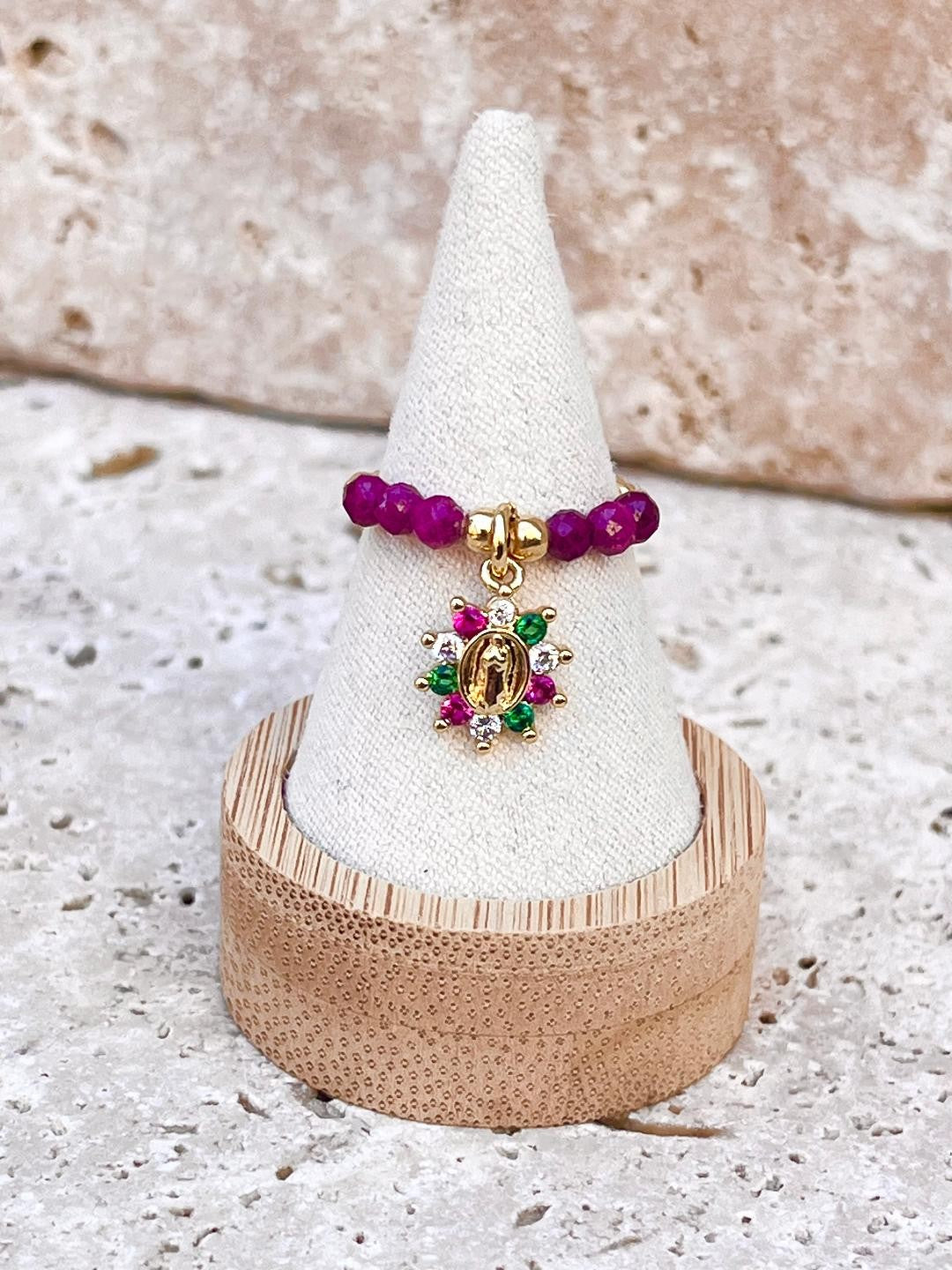 Bague vierge coloree et perles en rubis