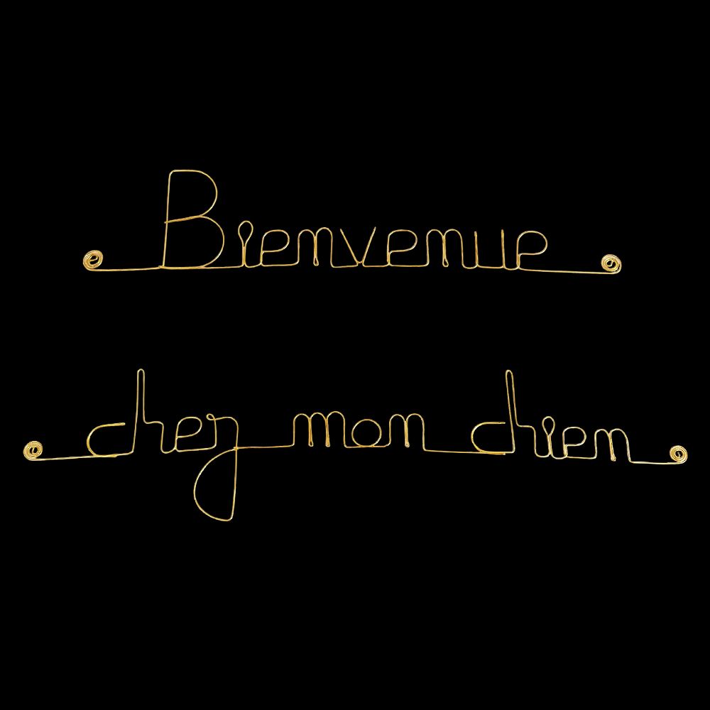 Message simple en fil de fer " Bienvenue chez mon chien " - à punaiser - Bijoux de mur