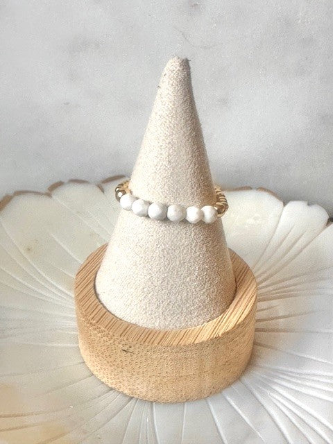 Bague or, perles howlite