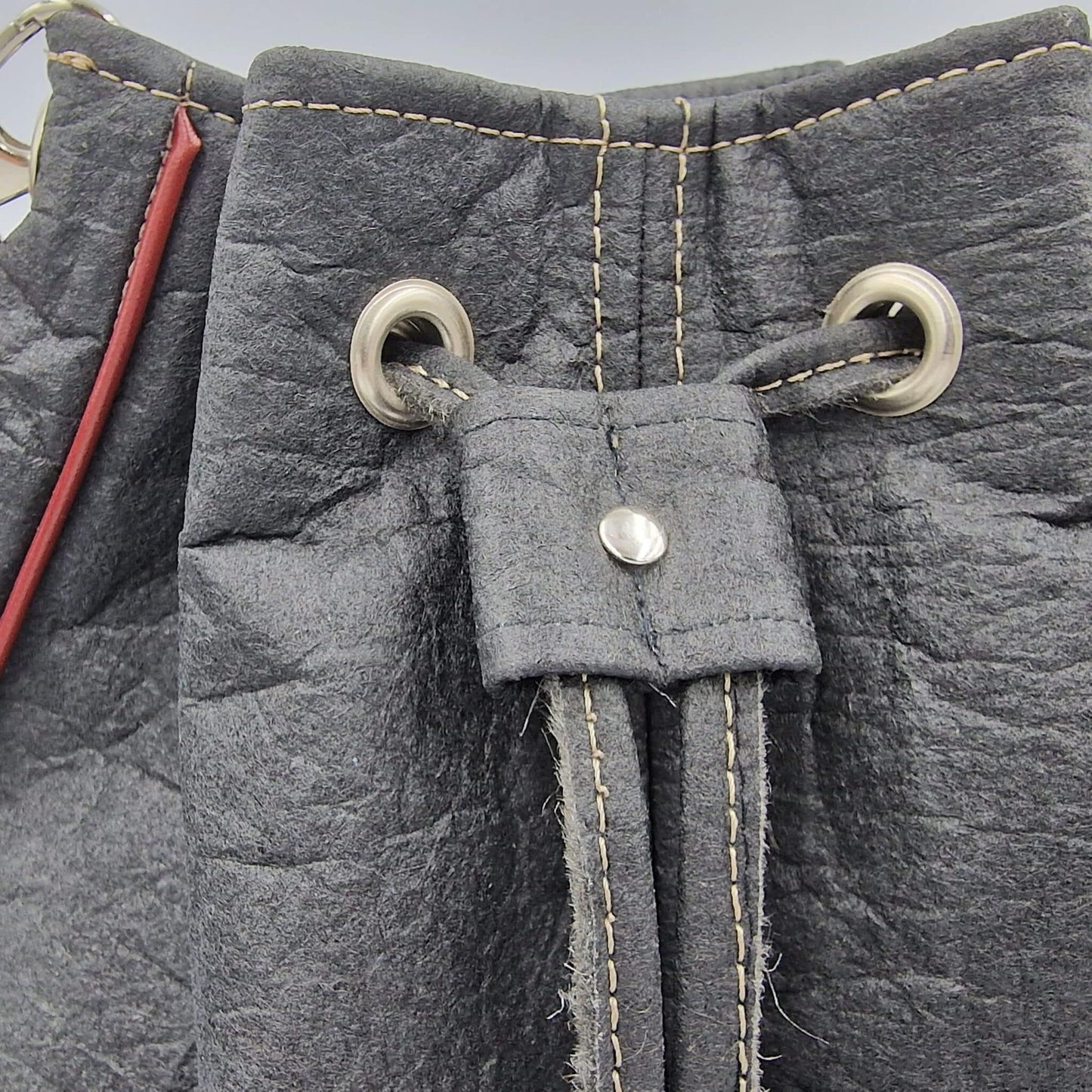 Sac seau en Piñatex ( Piñatex®) noir