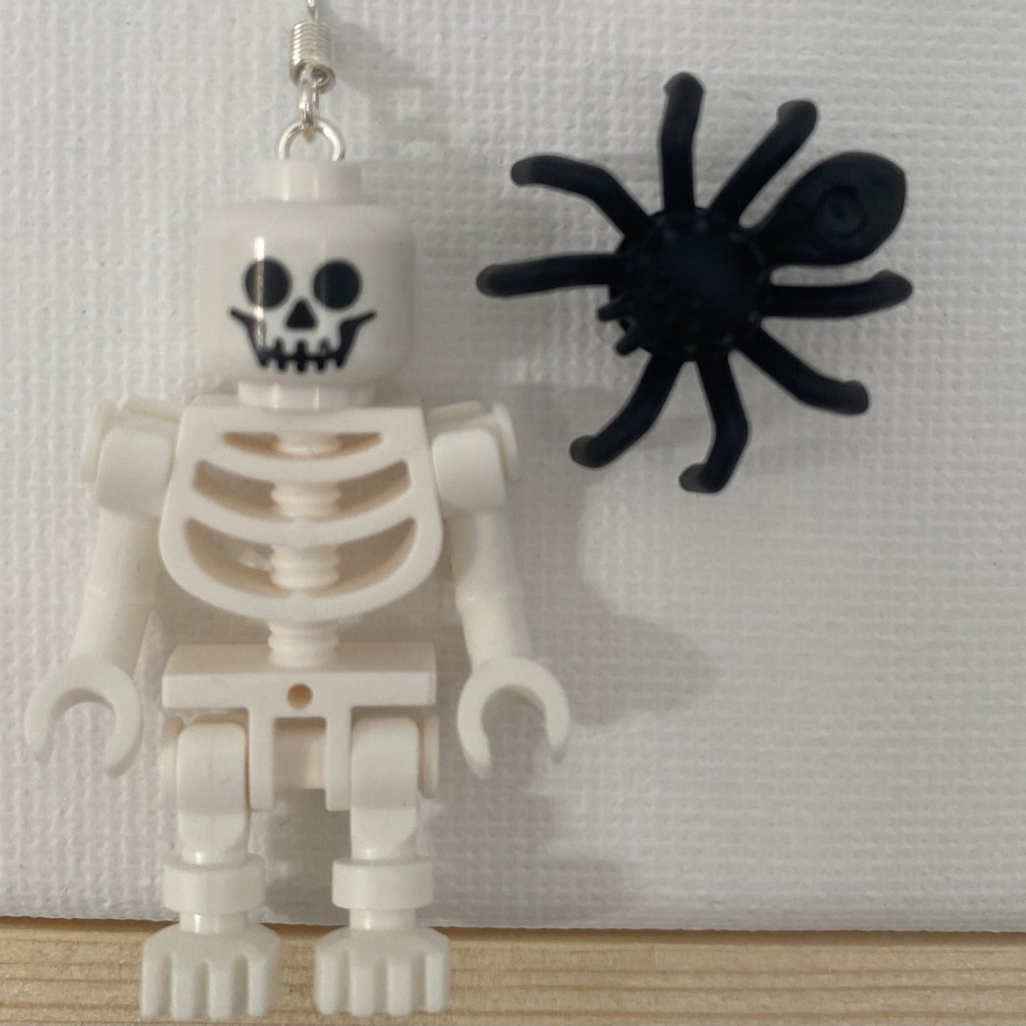 Boucle d'oreille avec un Squelette Lego®