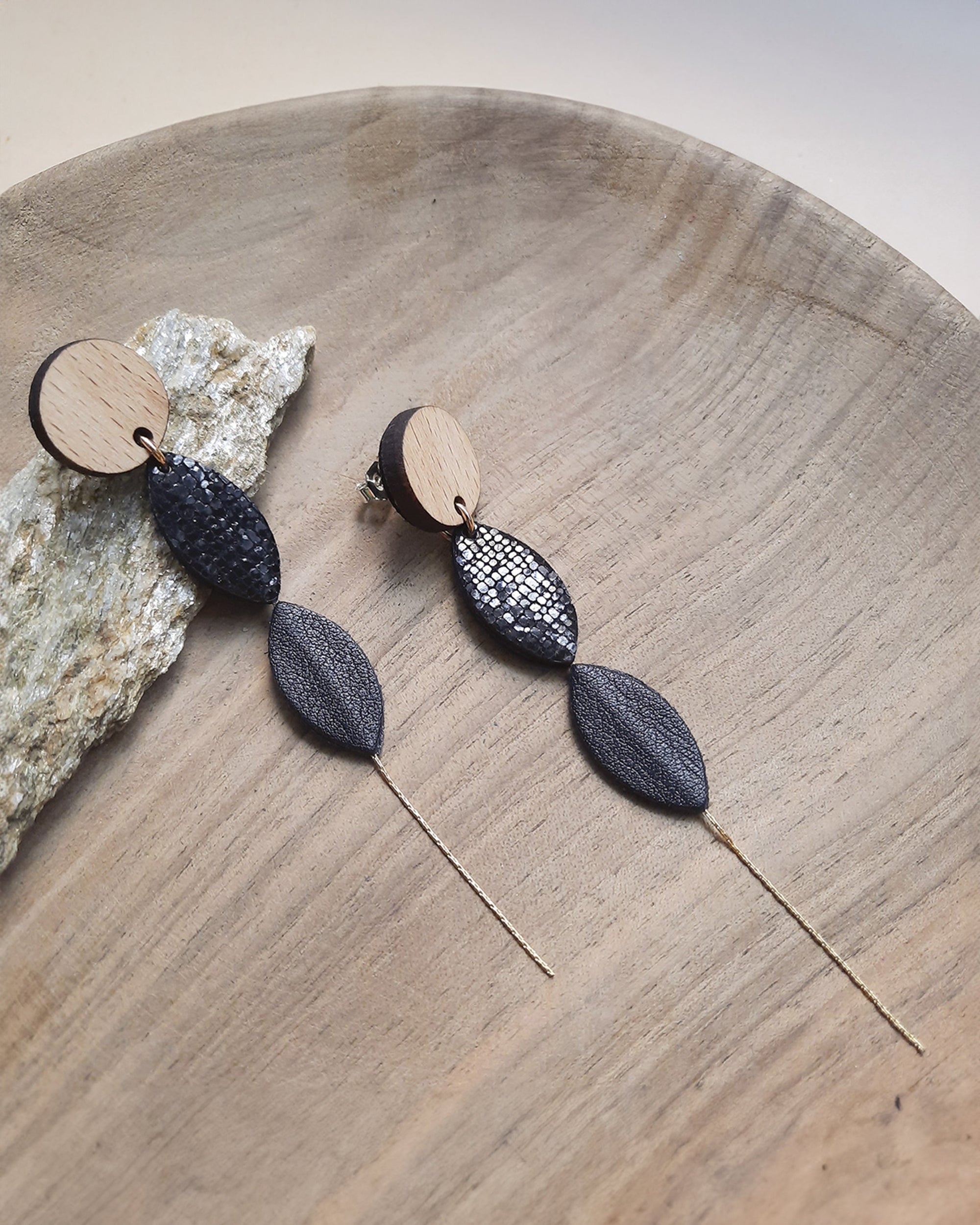 Iris - Boucles d'oreilles en bois et en cuir