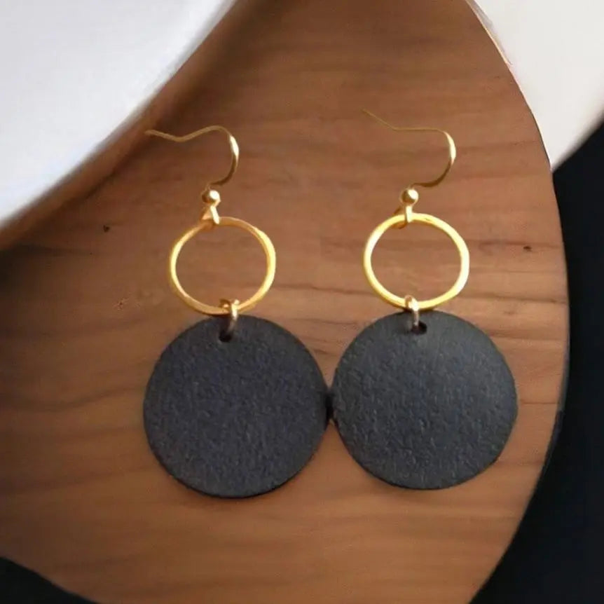 Boucles d'oreilles en liège ou cuir de cactus Lalie Karmyliege Cuir-de-cactus-noir
