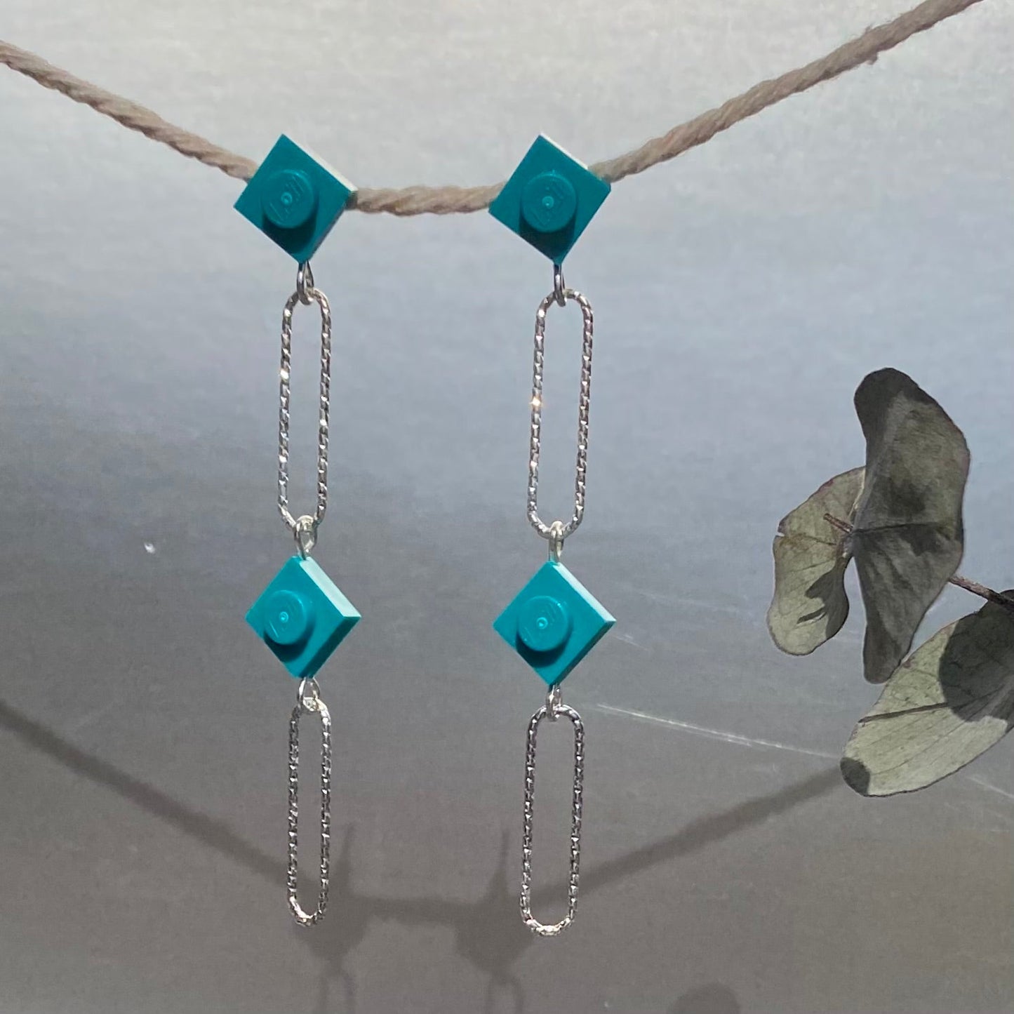 Boucles d'oreilles longues argentées - Les Voltigeuses