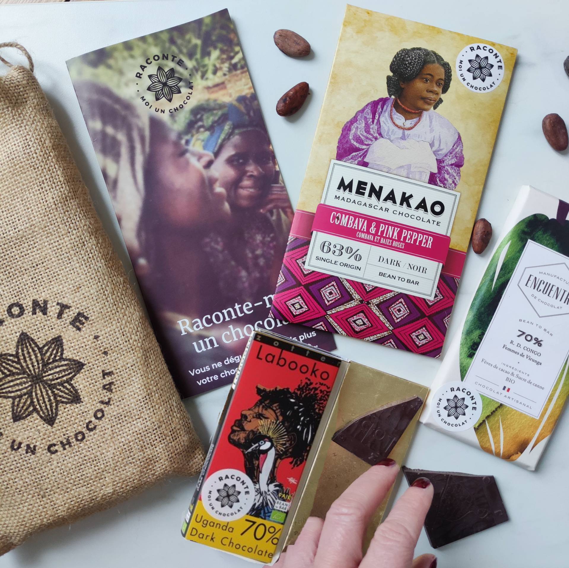 coffret cadeau, coffret chocolat, cadeau femme, sorisité, coffret tablette chocolat, panier garni, Coffret cadeau chocolat en l'honneur des Femmes cadeau chocolat idée cadeau chocolat cadeau chocolat Noël box mensuelle de chocolat box en ligne chocolat en ligne cadeau original chocolats du monde entier menakao comptoir du cacao labooko chocolat Afrique chocolat Madagascar chocolat bean-to bar chocolat français