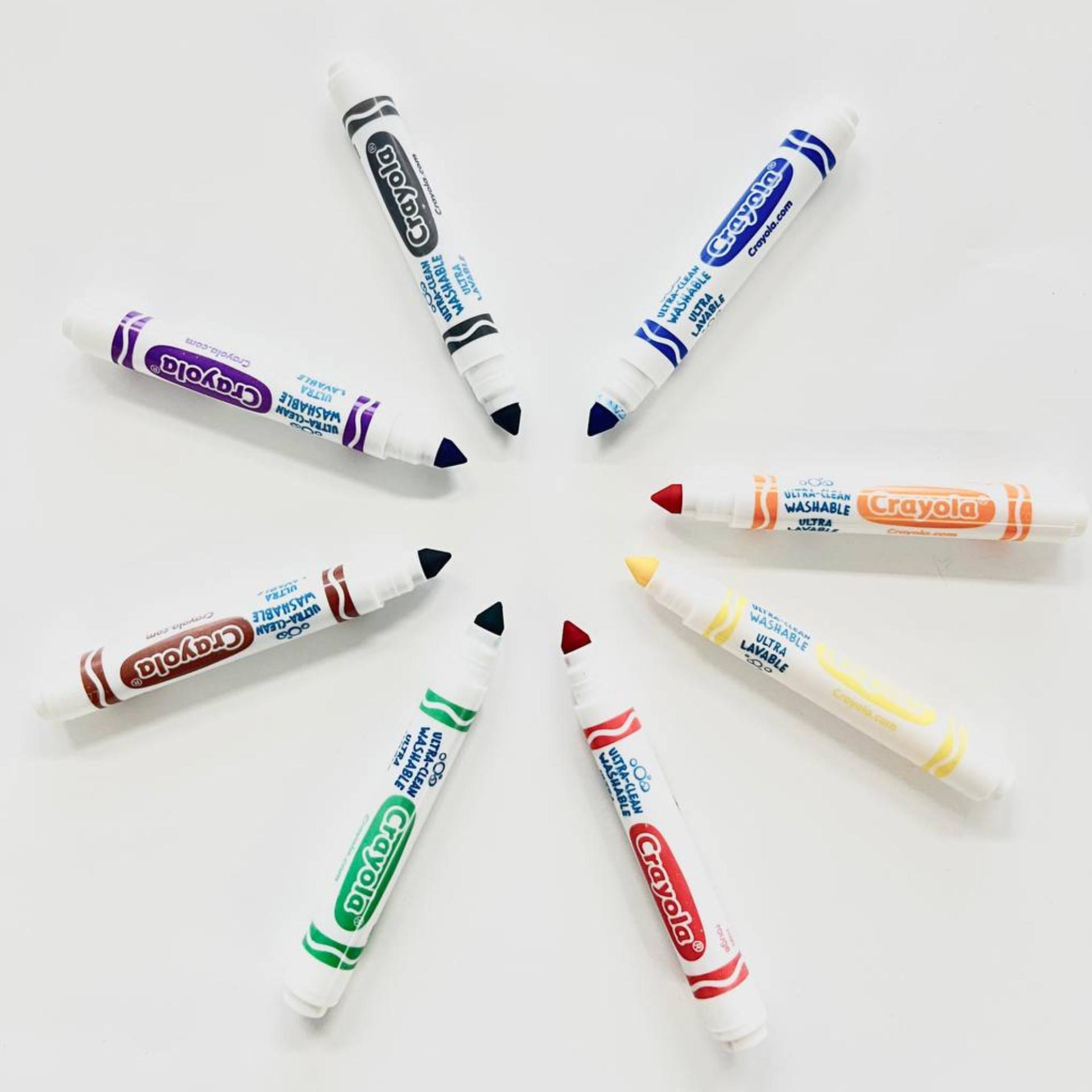 Feutres à l'eau Crayola positionnés en cercle