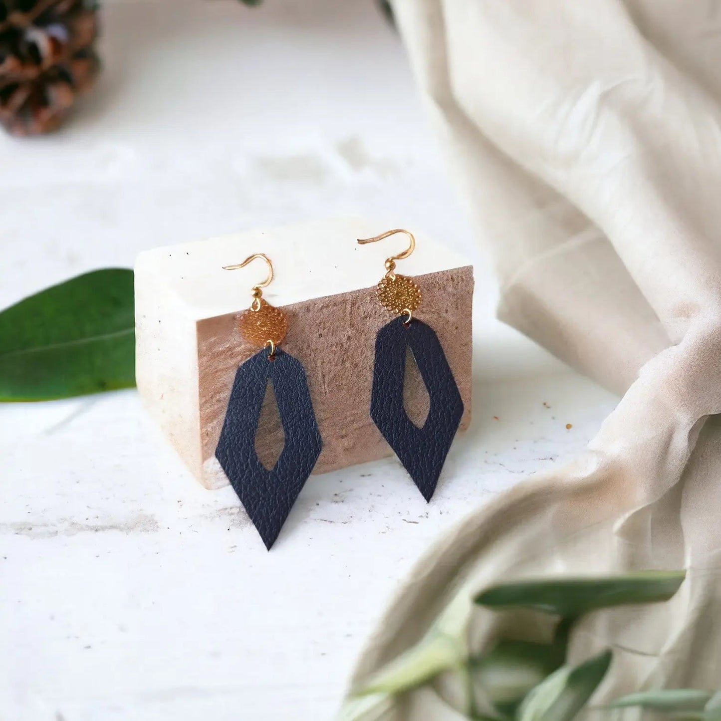 Grandes boucles d'oreilles en cuir de pomme Lili Karmyliege