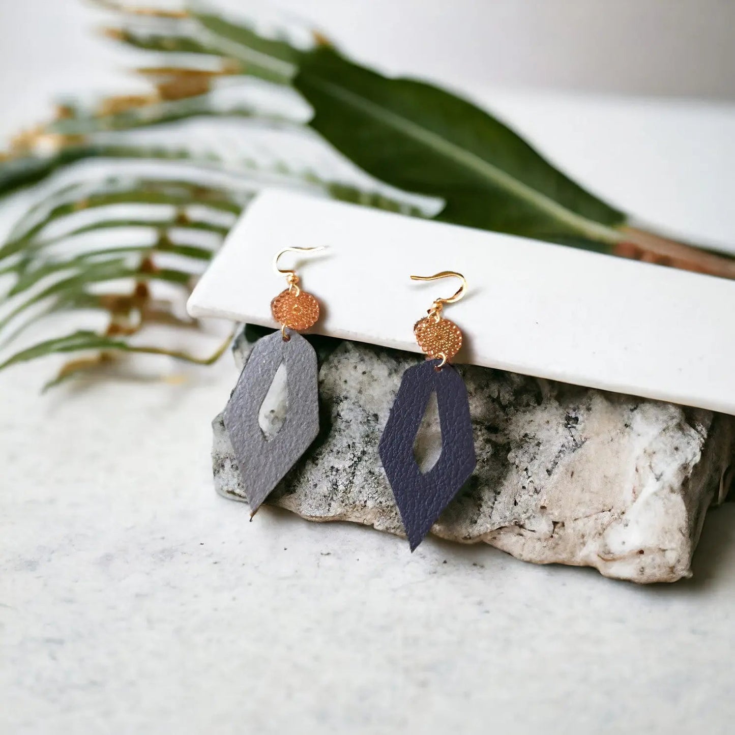 Grandes boucles d'oreilles en cuir de pomme Lili Karmyliege