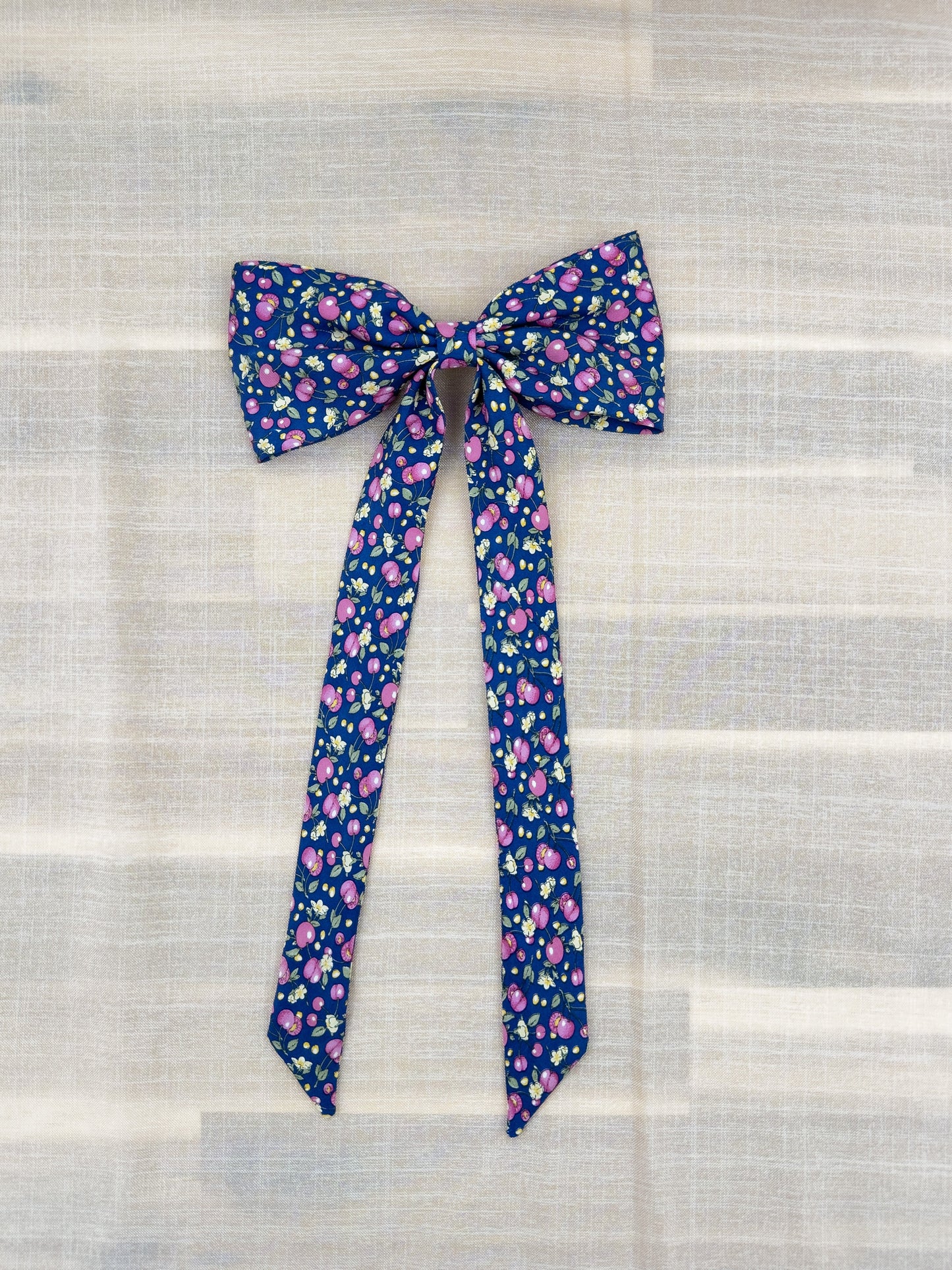 Barrette Nœud Upcyclé 'Ciel de Cerises' (grand)