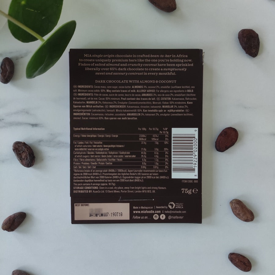 MIA 65% de cacao de Madagascar aux amandes salées et noix de coco végan semaine européenne du développement durable Noël meilleurs chocolats du monde grillé enjeux développement durable Développement durable Chocolats originaux CHOCOLATS NOIR chocolatier Chocolat vegan Chocolat originaux chocolat noir Chocolat développement durables Chocolat développement durable chocolat durable Chocolat de Madagascar chocolat d'origine Madagascar chocolat artisanal chocolat