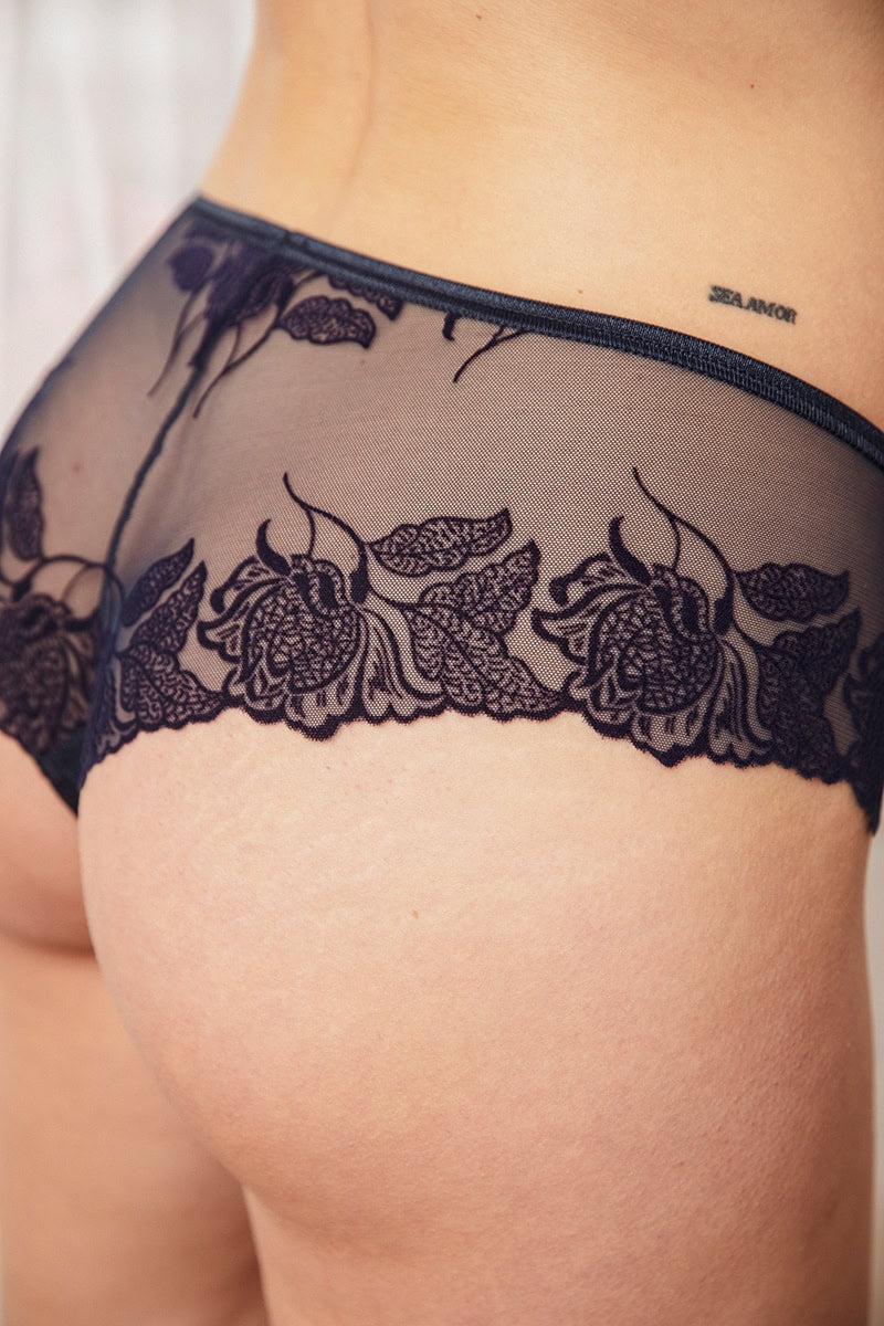 Shorty en tulle recyclé et motifs floraux velours de couleur bleue marine.