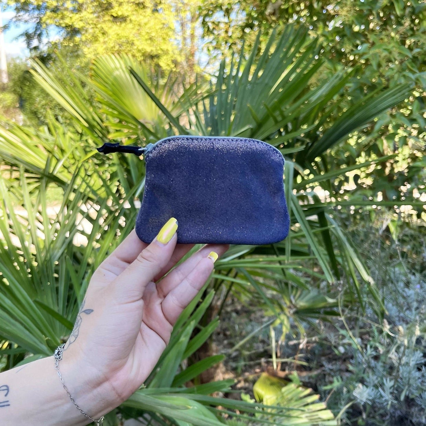 porte-monnaie-kiwi-en-cuir-paillete-indigo-cuivre