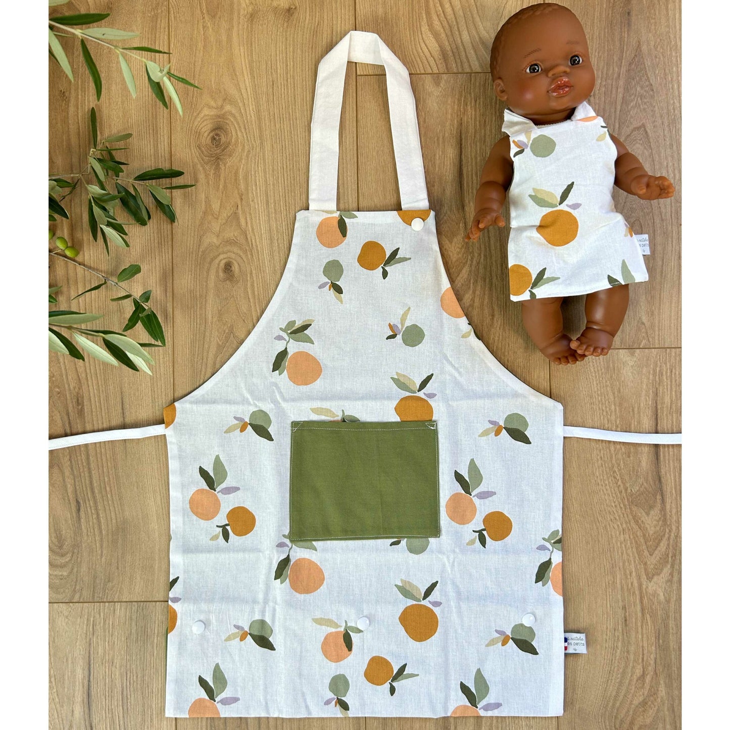 Tablier de poupée - fruit/vert