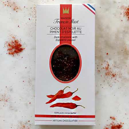 Chocolat noir miot au piment d'espelette tablette de chocolat noir Saint Valentin piment d'espelette piment miot Meilleur Ouvrier de France maison miot maison chocolat fête des pères fête des mères Francis Miot Chocolats originaux chocolatier chocolat piment chocolat noir piment chocolat noir au piment d'espelette chocolat noir chocolat au piment chocolat Francis Miot