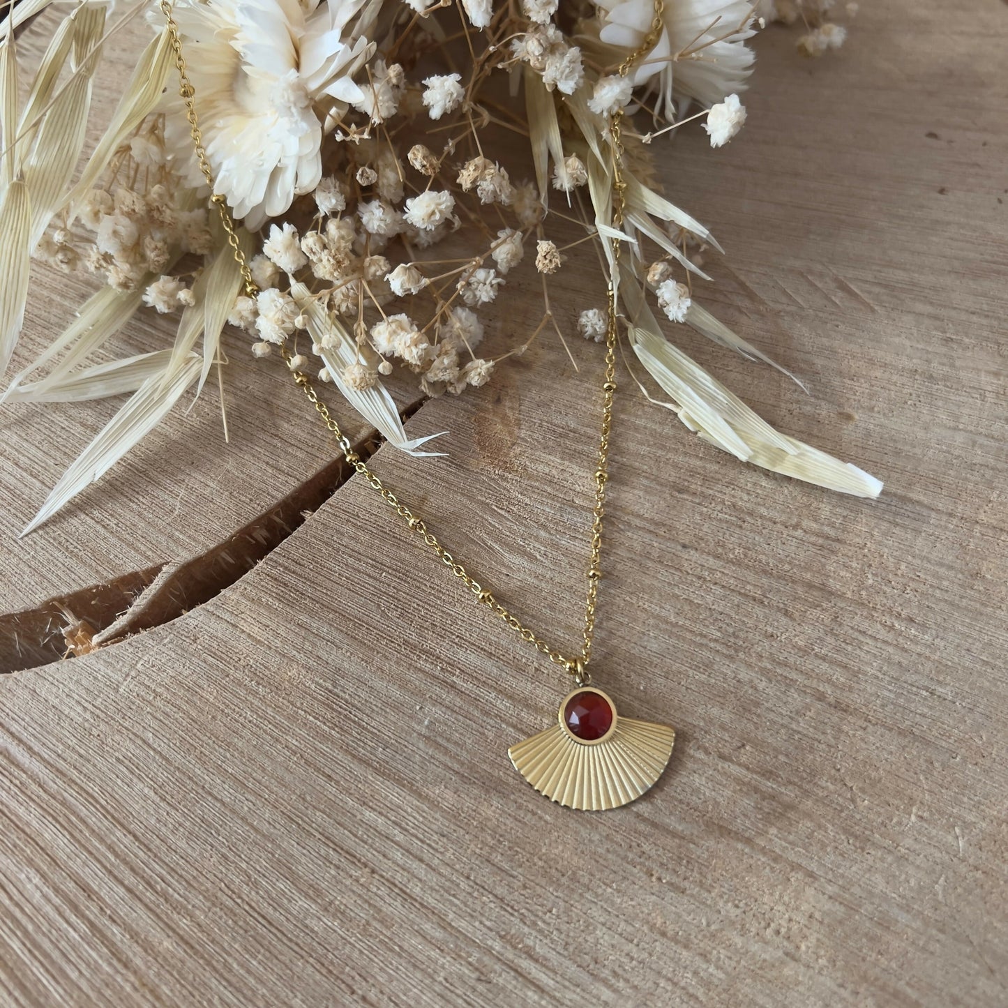 collier soleil eventail rouge