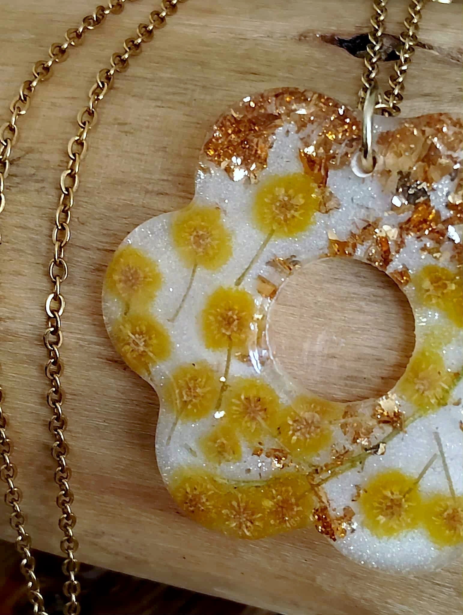Collier, Mimosa