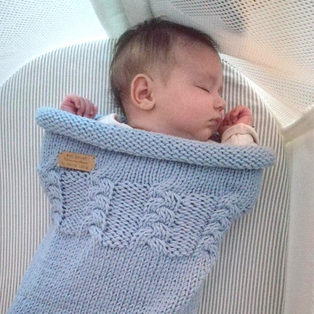 Kit “Je tricote le trousseau de bébé” : Cocon + Bonnet + Chaussons