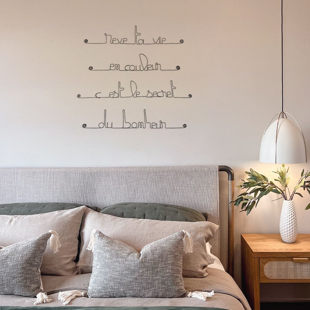 Citation en fil de fer " Rêve ta vie en couleur c'est le secret du bonheur " - à punaiser - Bijoux de mur