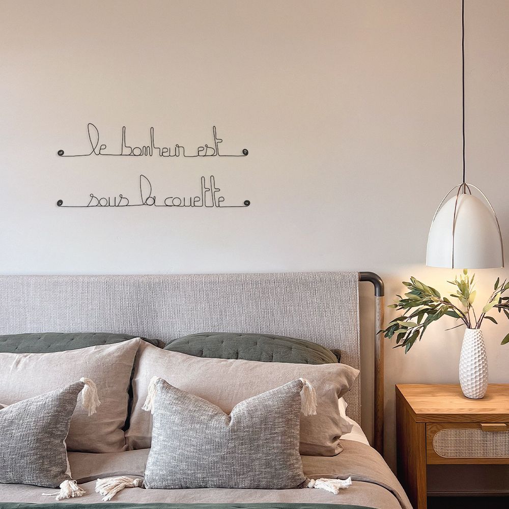 Citation en fil de fer " Le bonheur est sous la couette " - à punaiser - Bijoux de mur