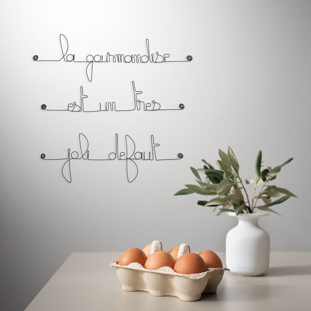 Citation en fil de fer " La gourmandise est un très joli défaut " - à punaiser - Bijoux de mur