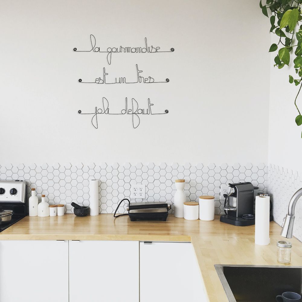 Citation en fil de fer " La gourmandise est un très joli défaut " - à punaiser - Bijoux de mur