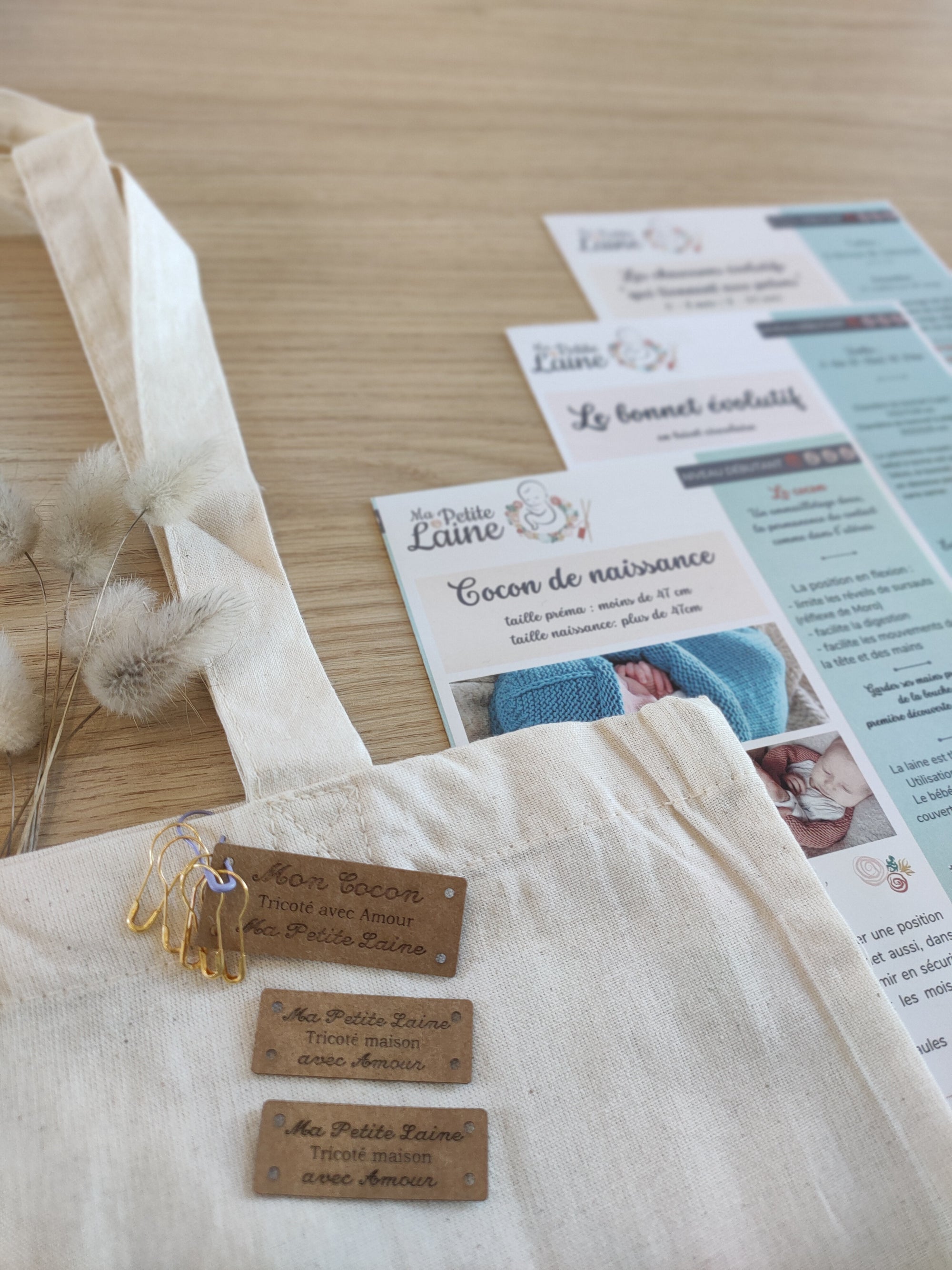 Kit “Je tricote le trousseau de bébé” : Cocon + Bonnet + Chaussons