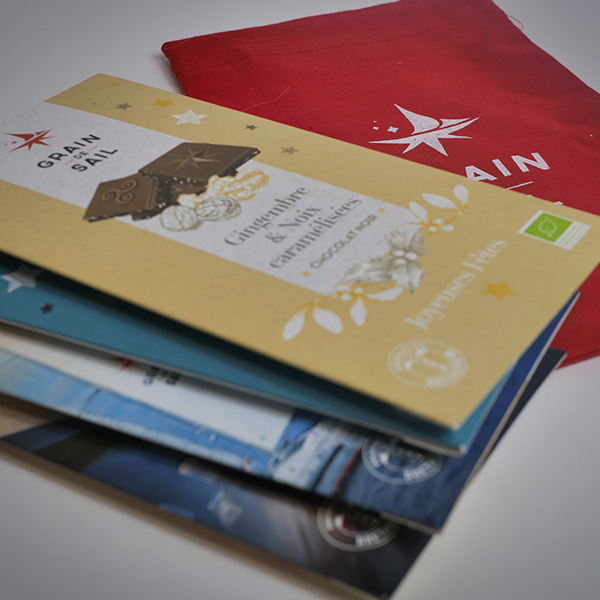 Pochon rouge + 2 tablettes de Noël + 2 tablettes de Chocolat au Lait