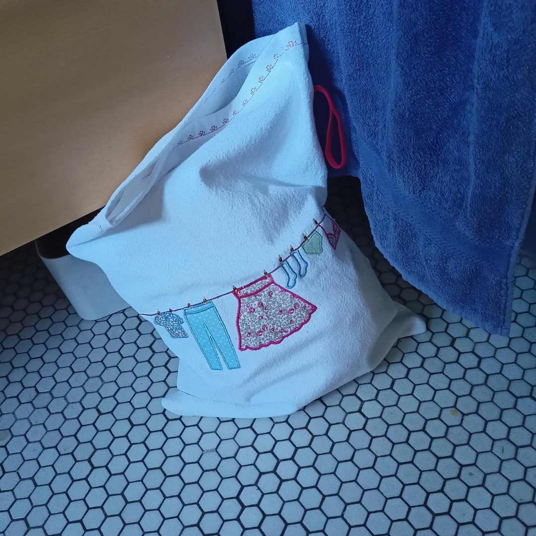 Sac à linge brodé