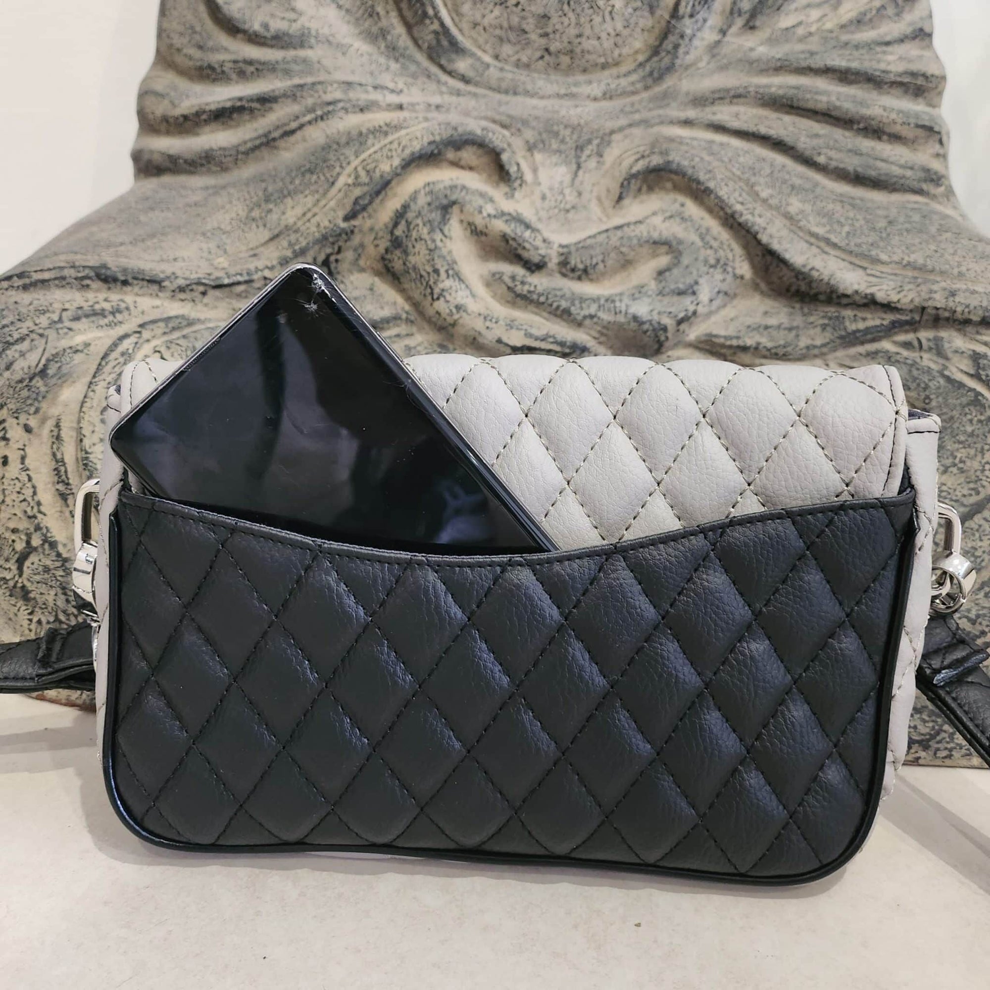 Sac Alysse gris et noir matelassé