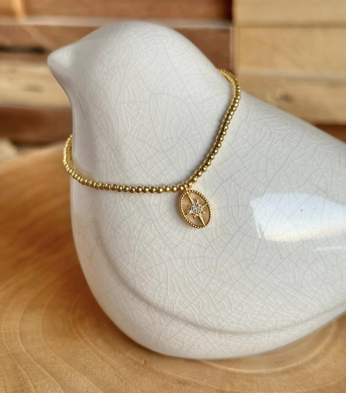 Bracelet or, pendentif rose des vents ovale