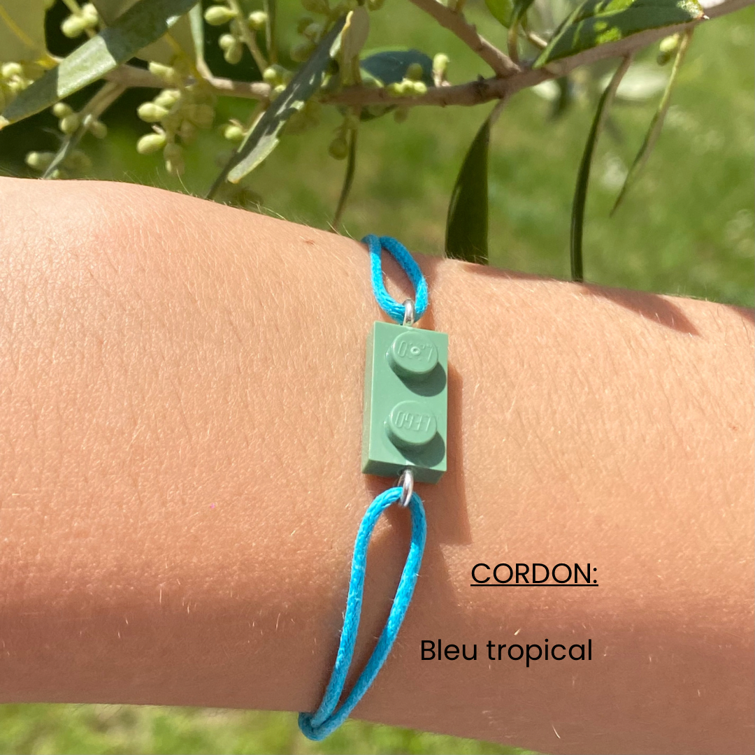 Bracelet d'amitié avec une brique Lego et cordon coton ajustable