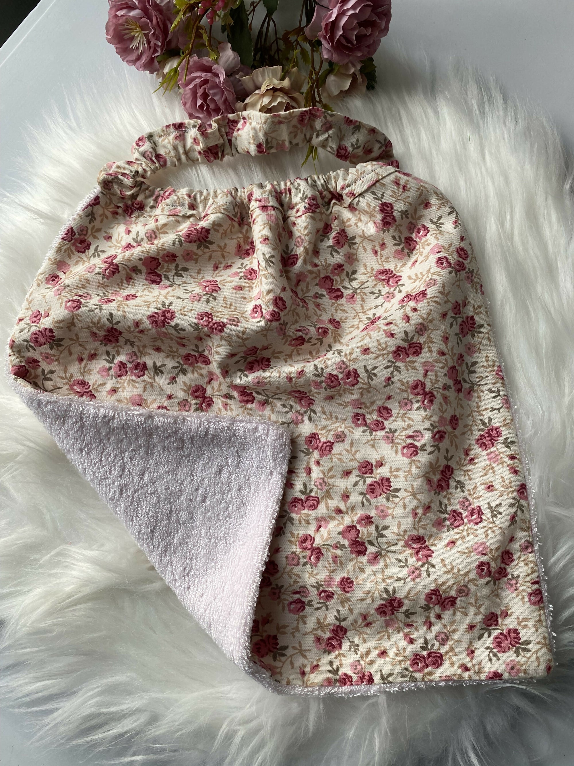 BAVOIR MATERNELLE FLEURS ROSES 