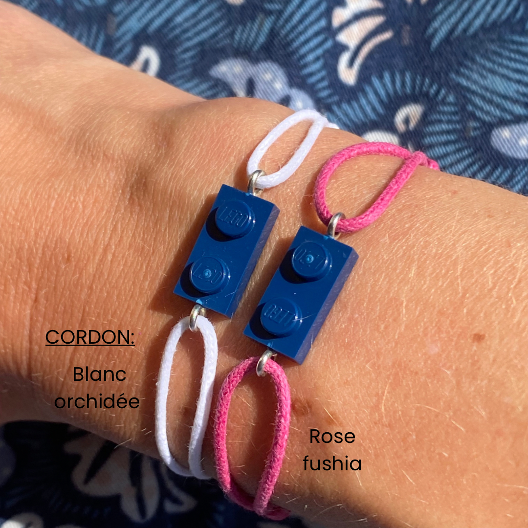 Bracelet d'amitié avec une brique Lego et cordon coton ajustable
