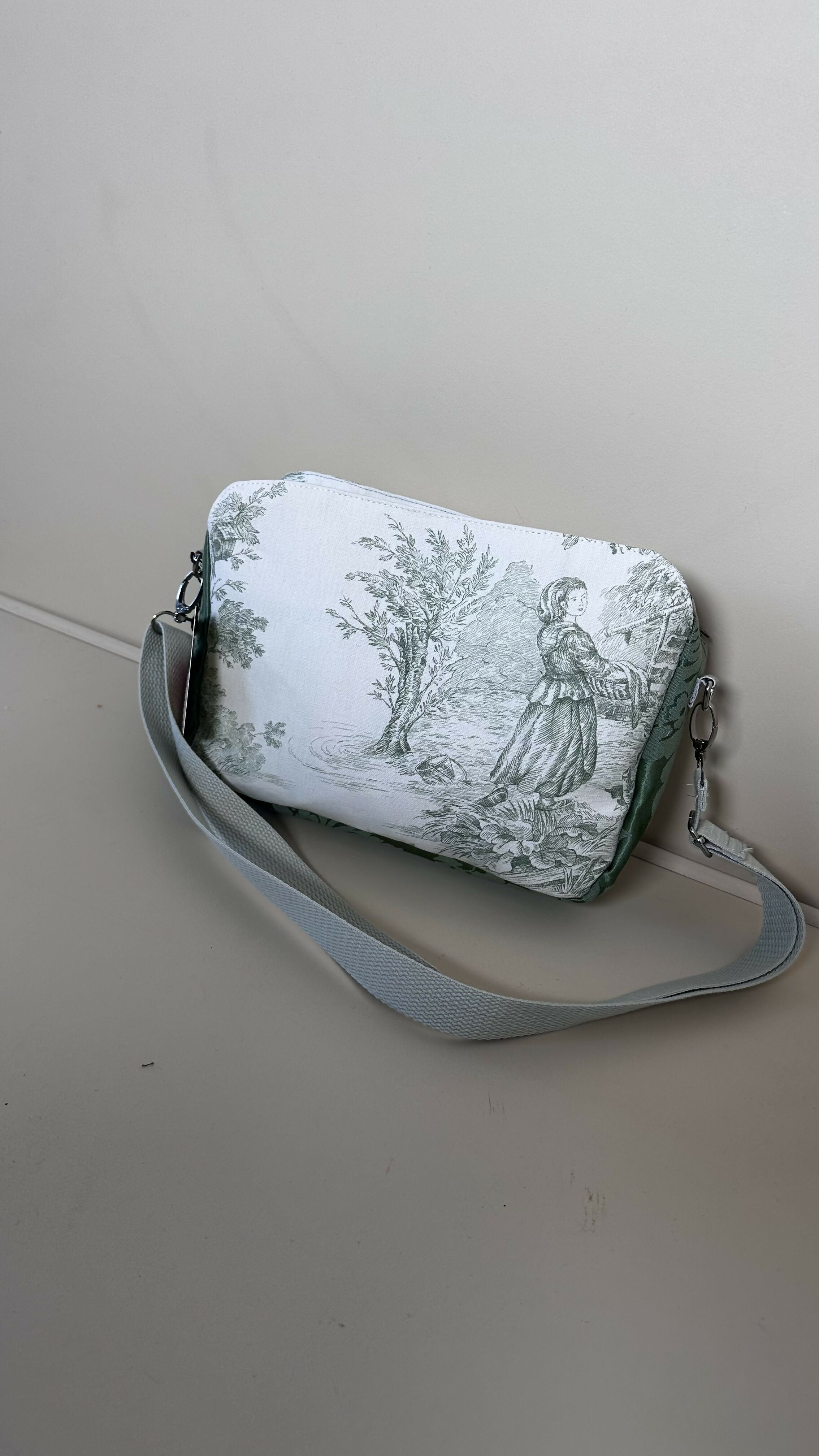 Toile de Jouy smart bag