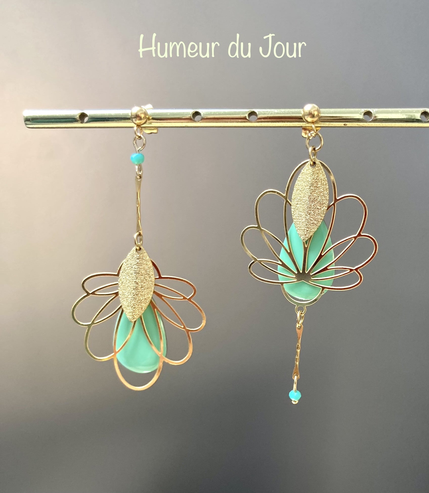 Boucles "Lotus" assymétriques vert d'eau