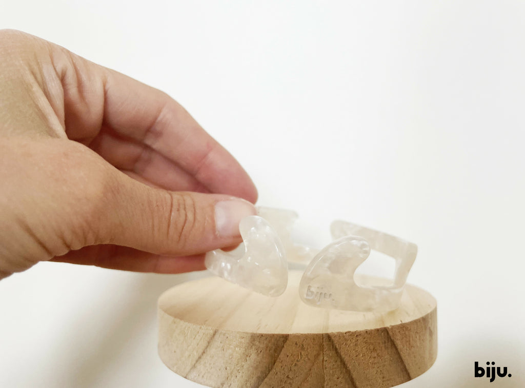 biju. le bracelet support de téléphone