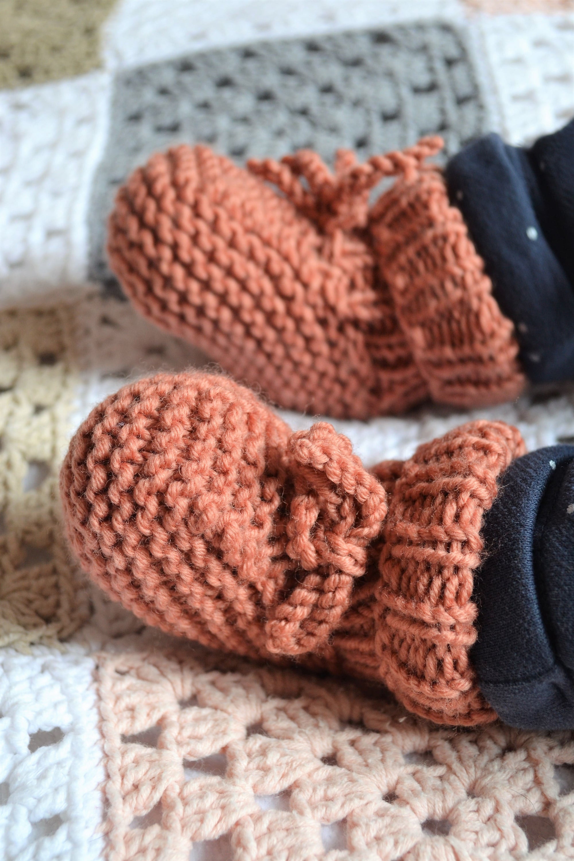 Kit à tricoter : les Chaussons qui tiennent aux petons