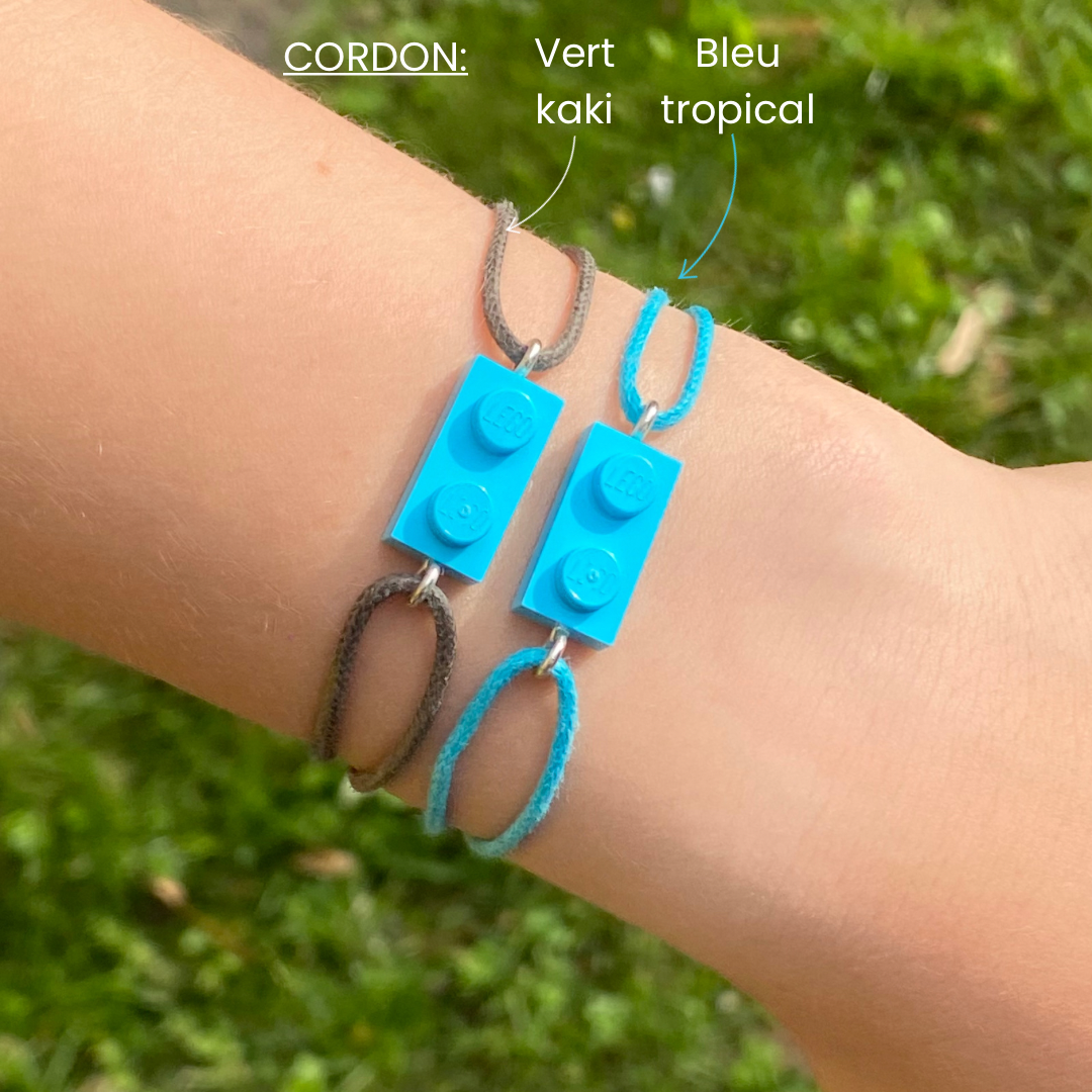 Bracelet d'amitié avec une brique Lego et cordon coton ajustable