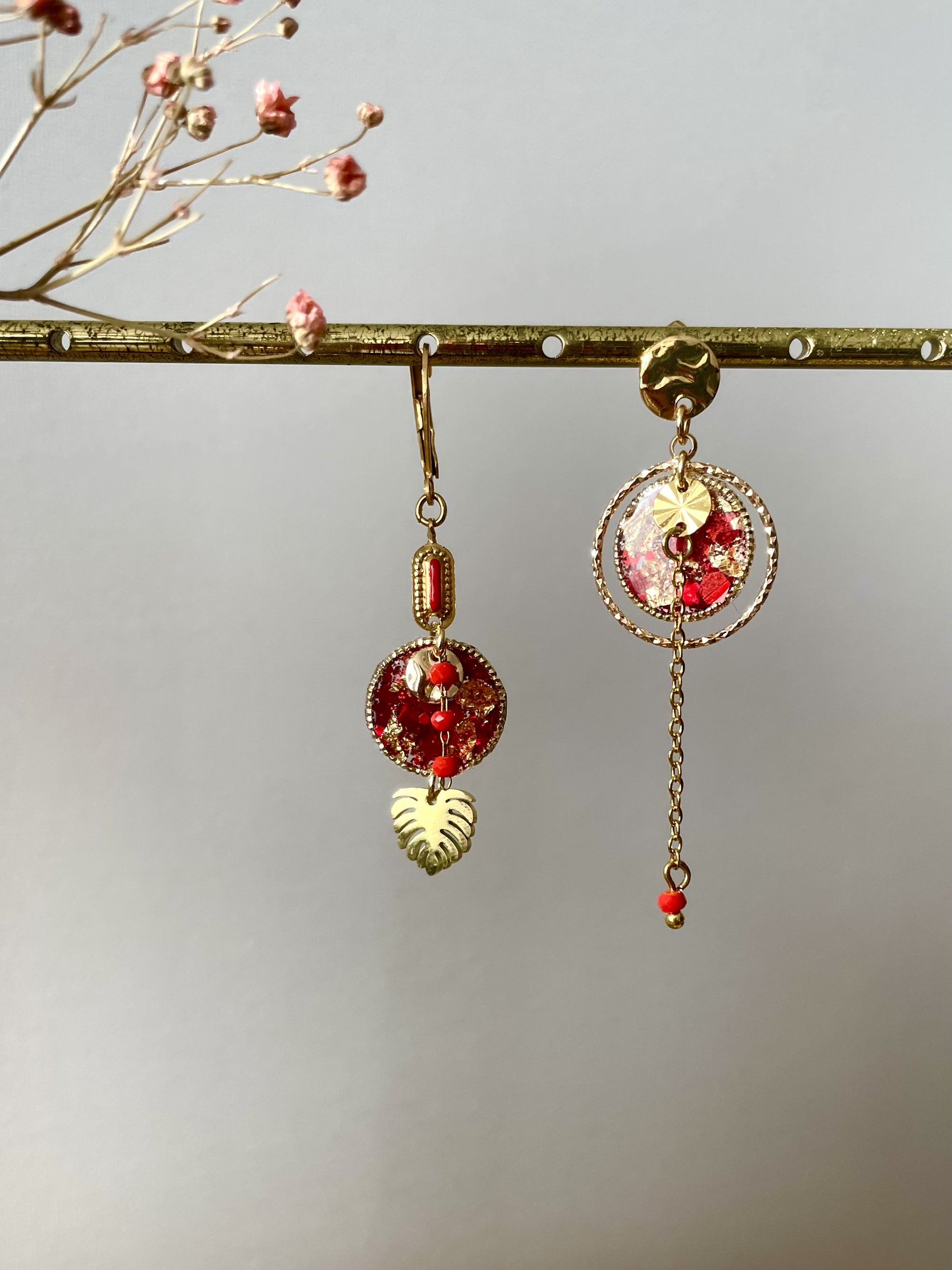 Boucles "pailletées" asymetriques rouges