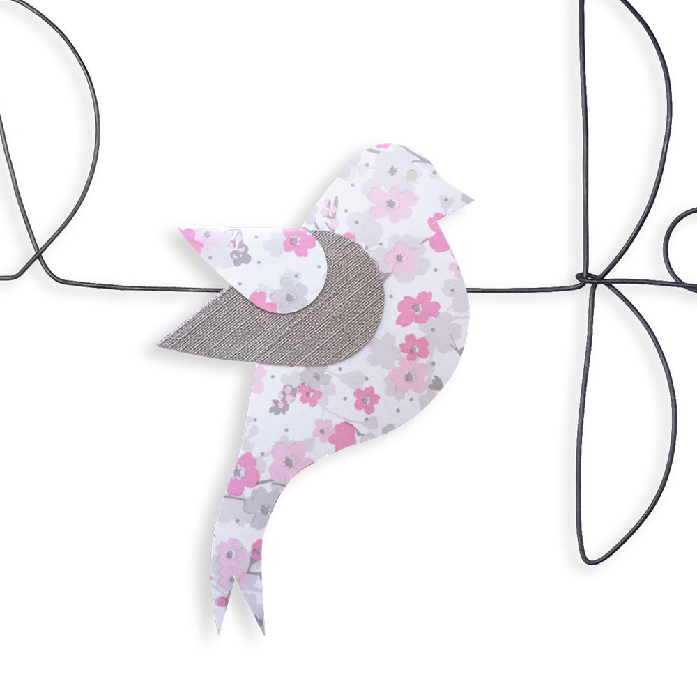 Citation colorée en fil de fer - Oiseau - Rose : Petit à petit l'oiseau fait son nid - Bijoux de mur