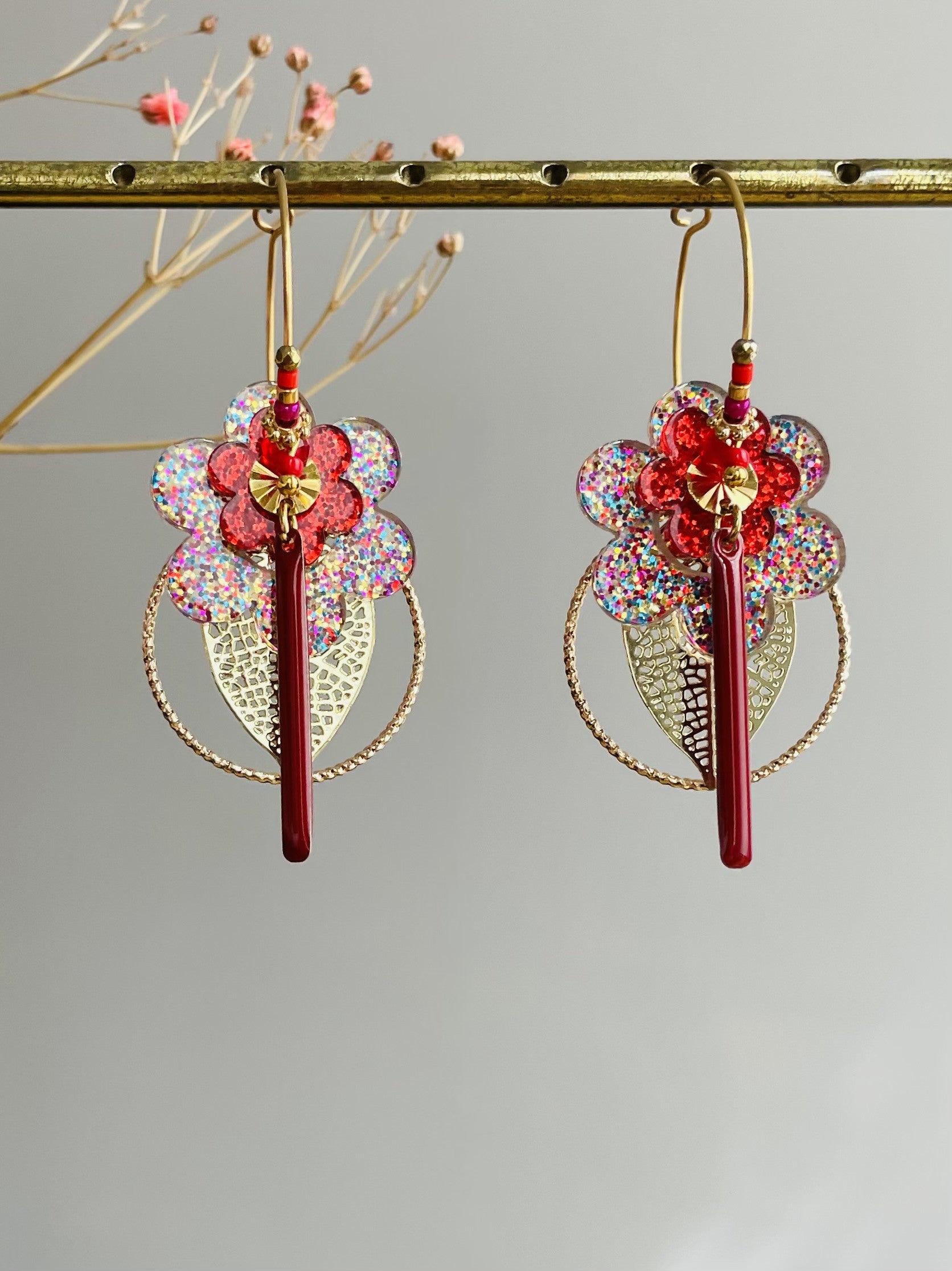 Créoles Fleur à paillettes multicolore et rouge