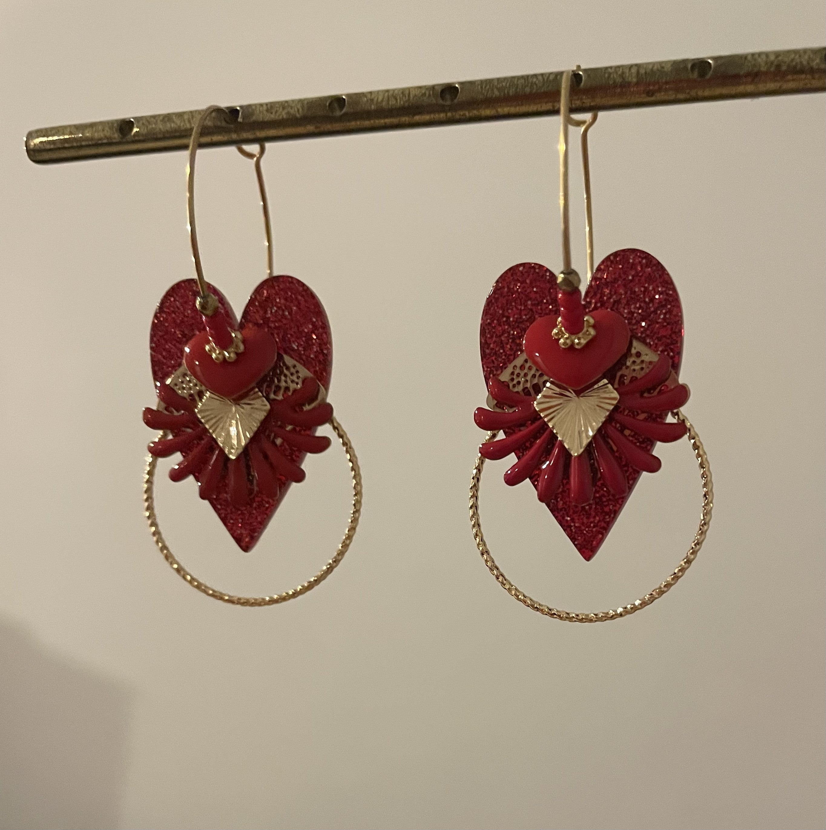 "Gingko Hearts" hoop earrings in red