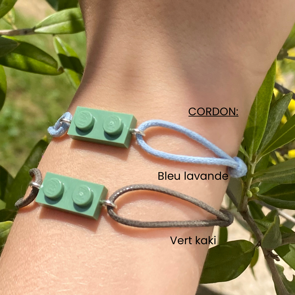 Bracelet d'amitié avec une brique Lego et cordon coton ajustable