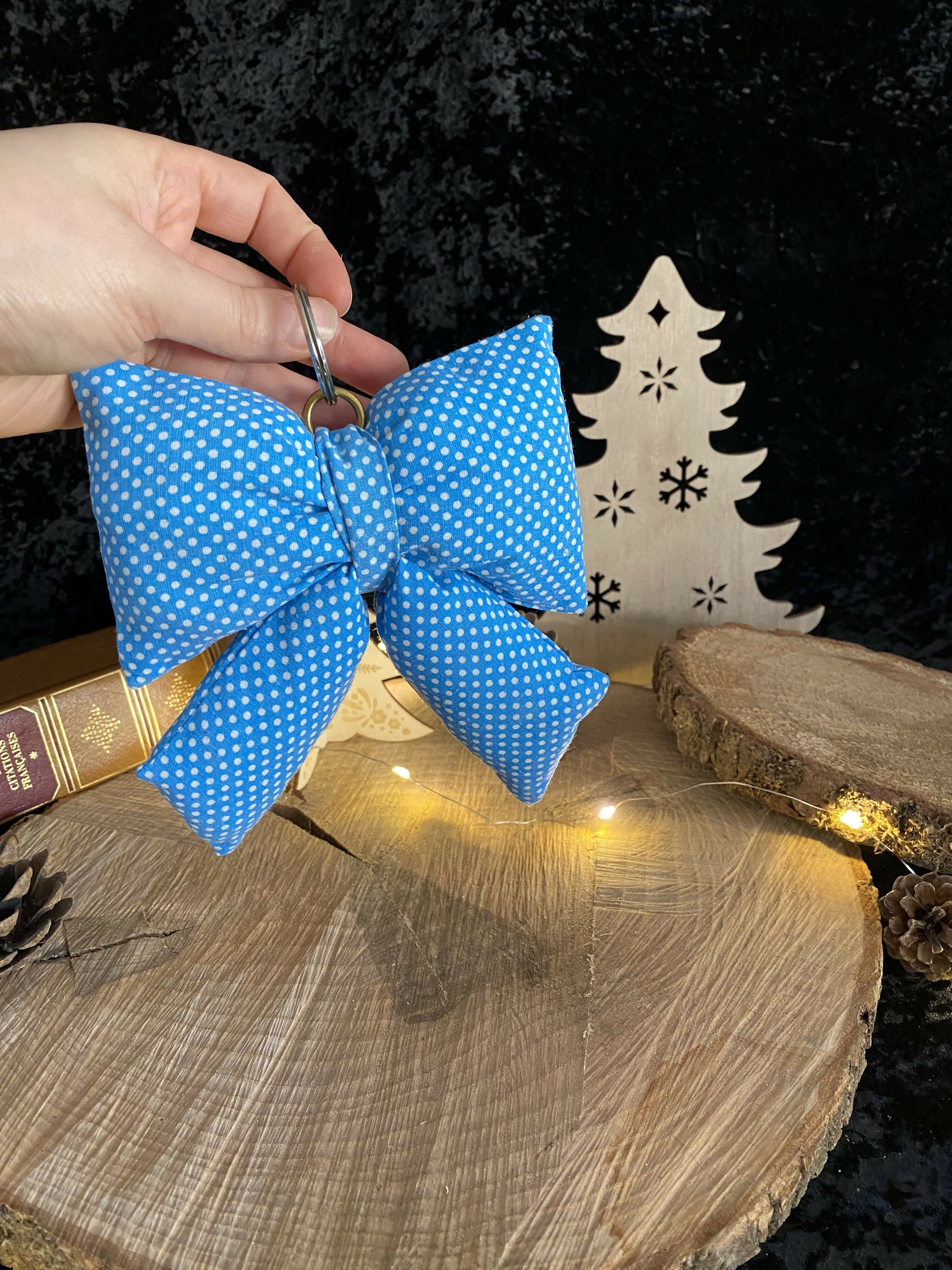 Porte-clé ou bijou de sac à main nœud - Grand - Bleu pois blanc