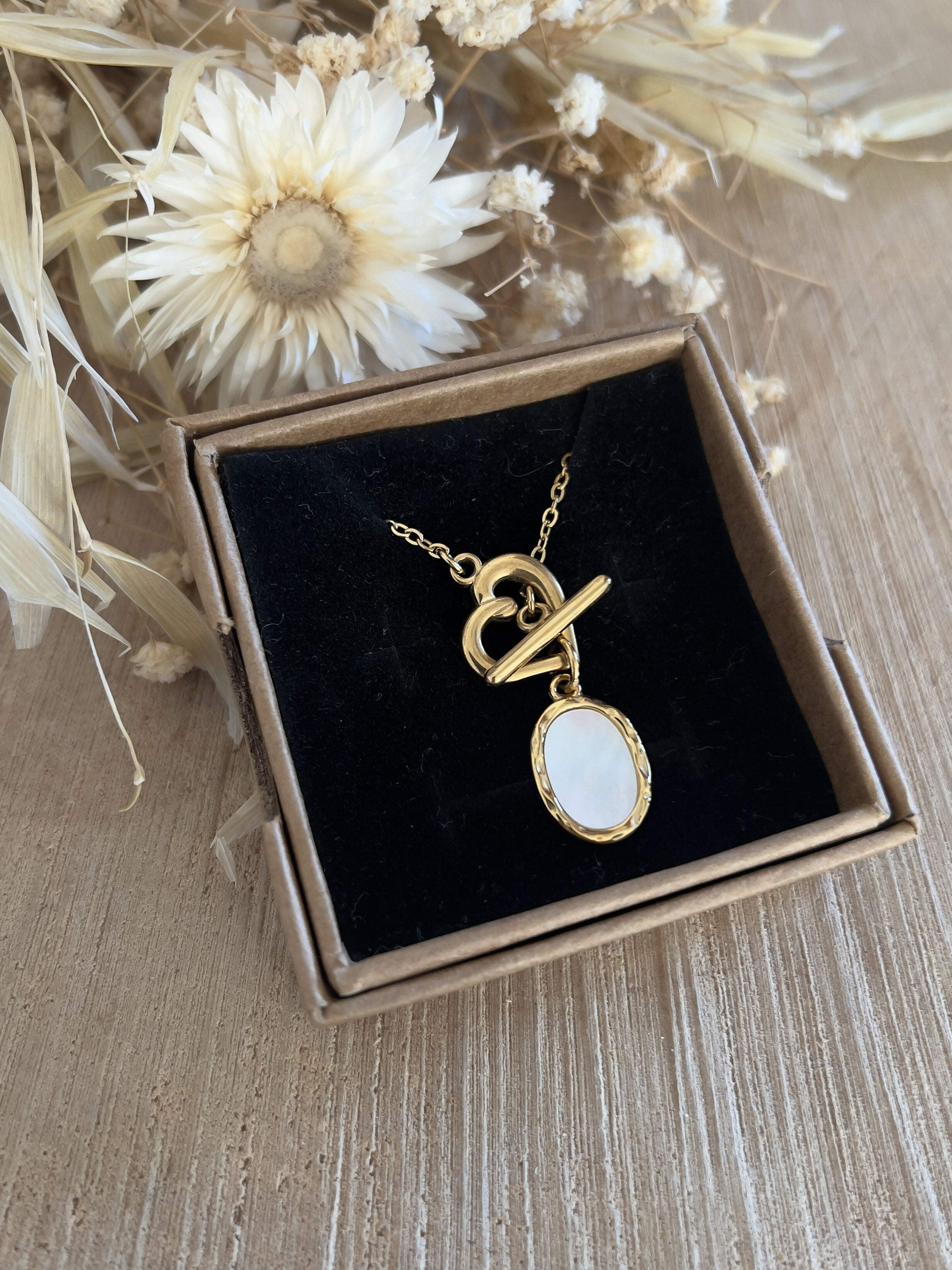 Heart clasp necklace & oval natural mother-of-pearl pendant