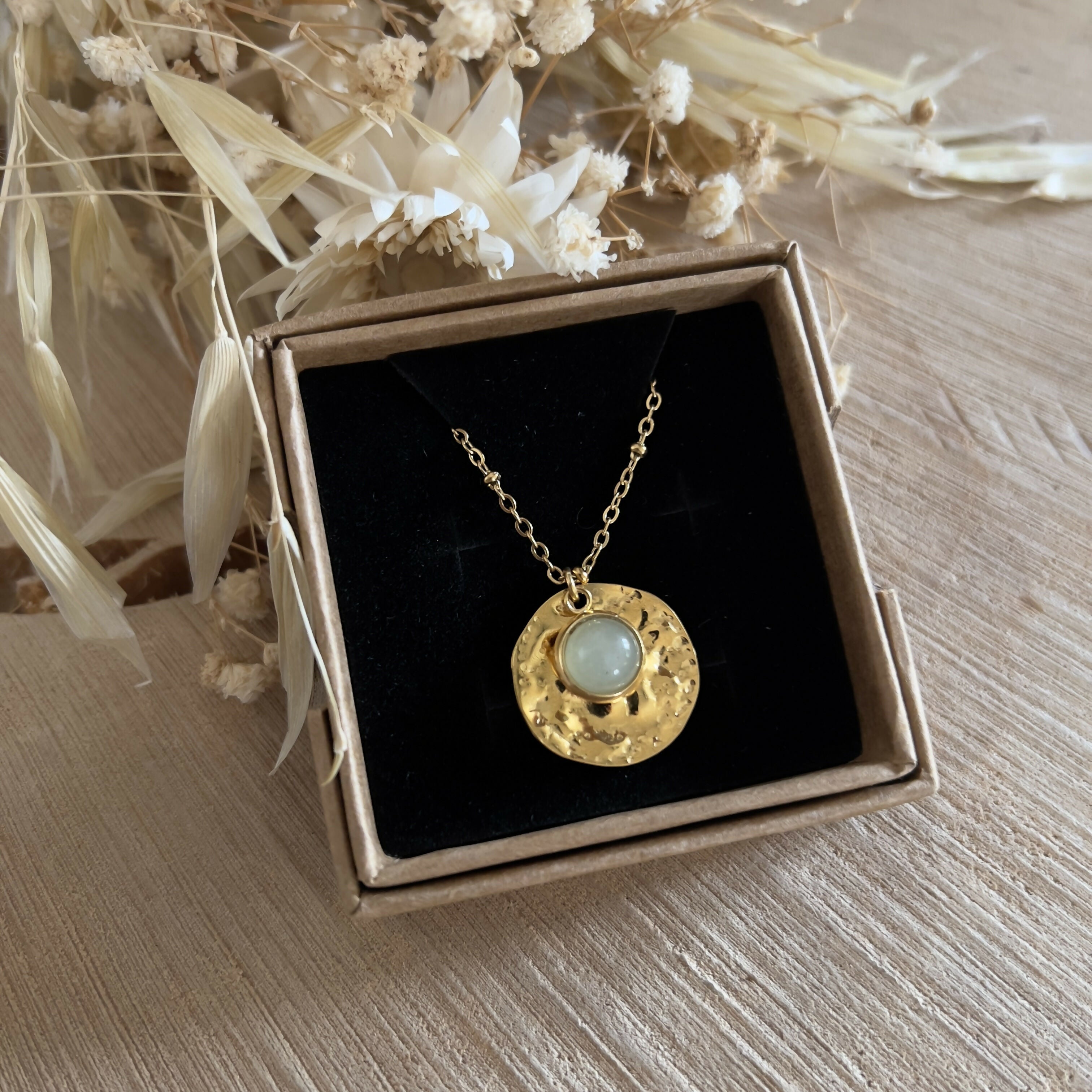 Hammered pendant necklace & aventurine