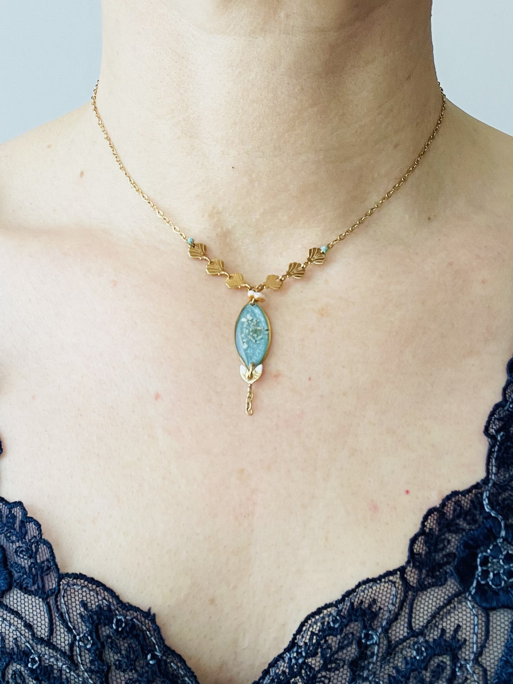 Blue and white floral necklace