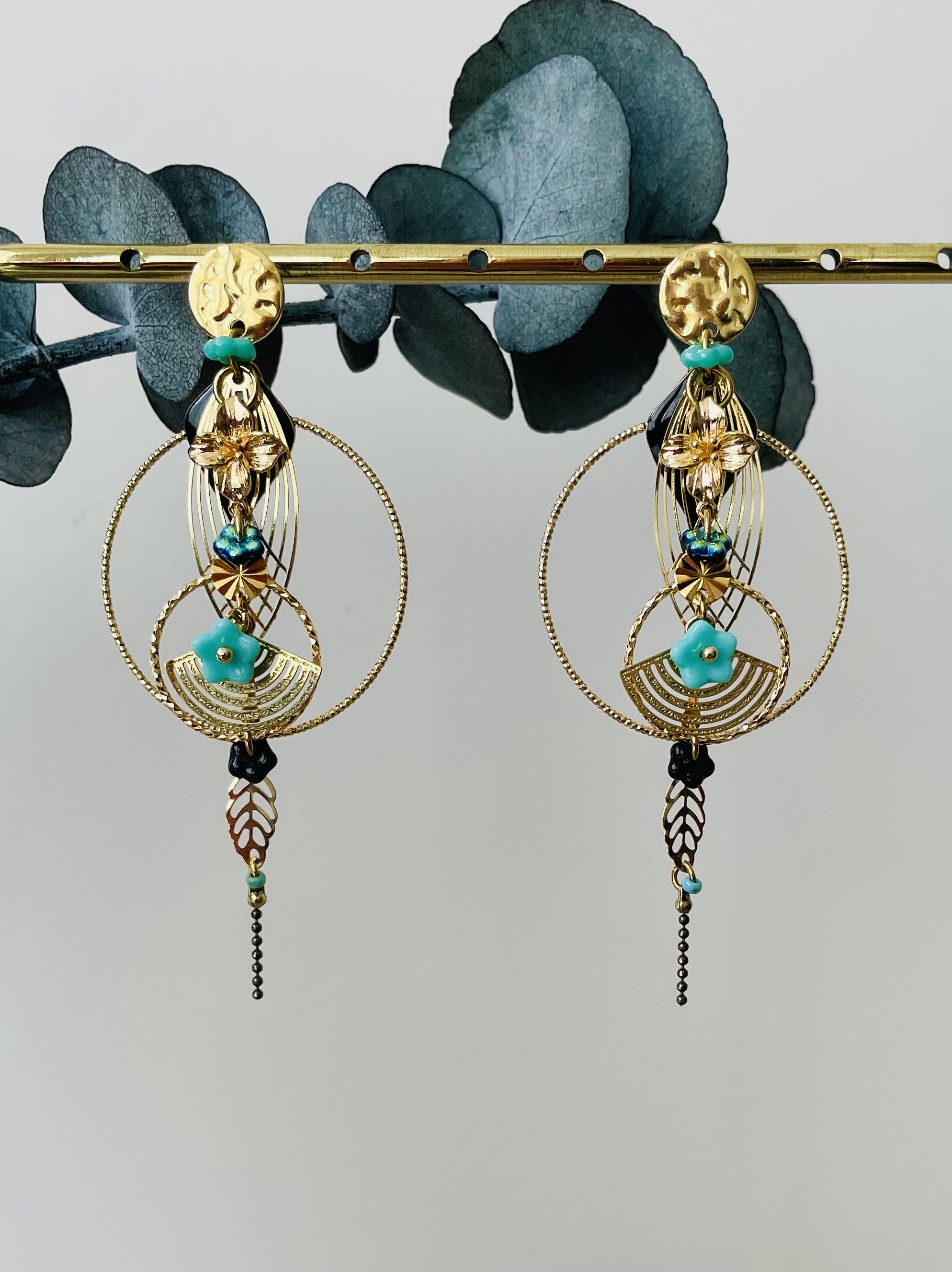 "Octopus" blue and black studs